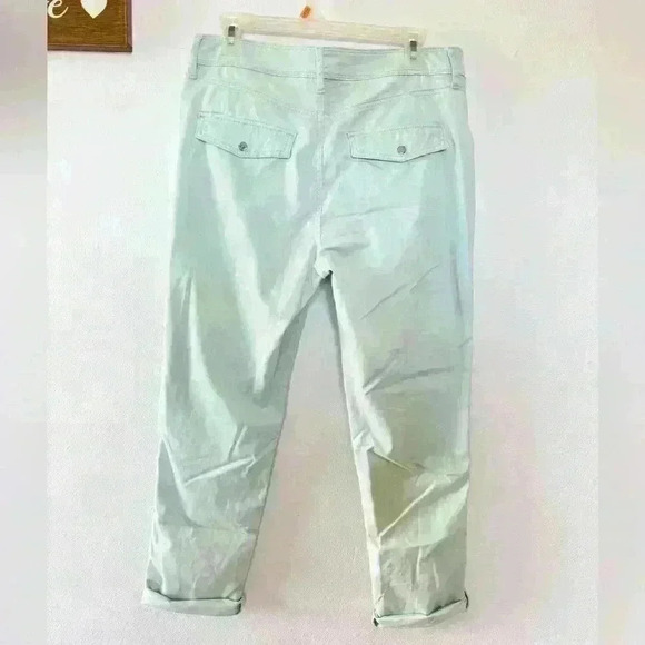 COPY - White House Black Market Pret-a-pedi Straight Crop Pants - Picture 2 of 7